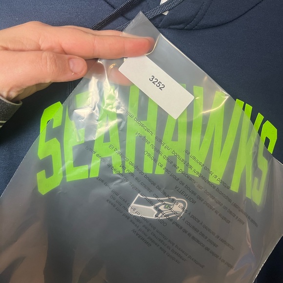 NFL Nike Men Large Navy and Green Therma-Fit Pullover Hoodie - Picture 10 of 10